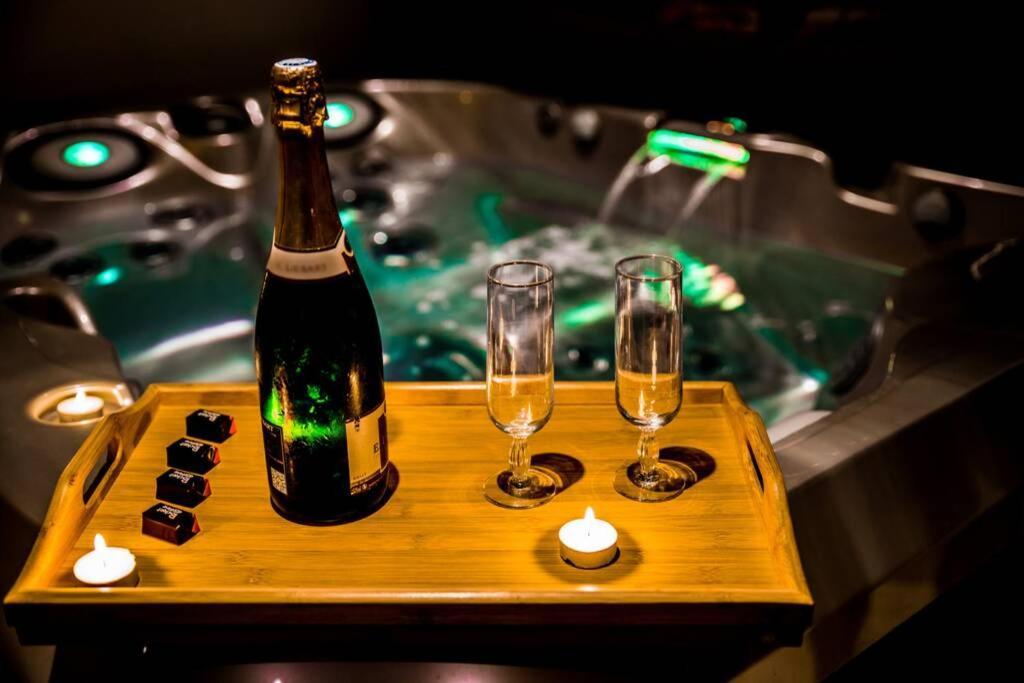 Les Spas Insolites - Le Spa Du Moulin แซ็งต์-จูเนียง ภายนอก รูปภาพ