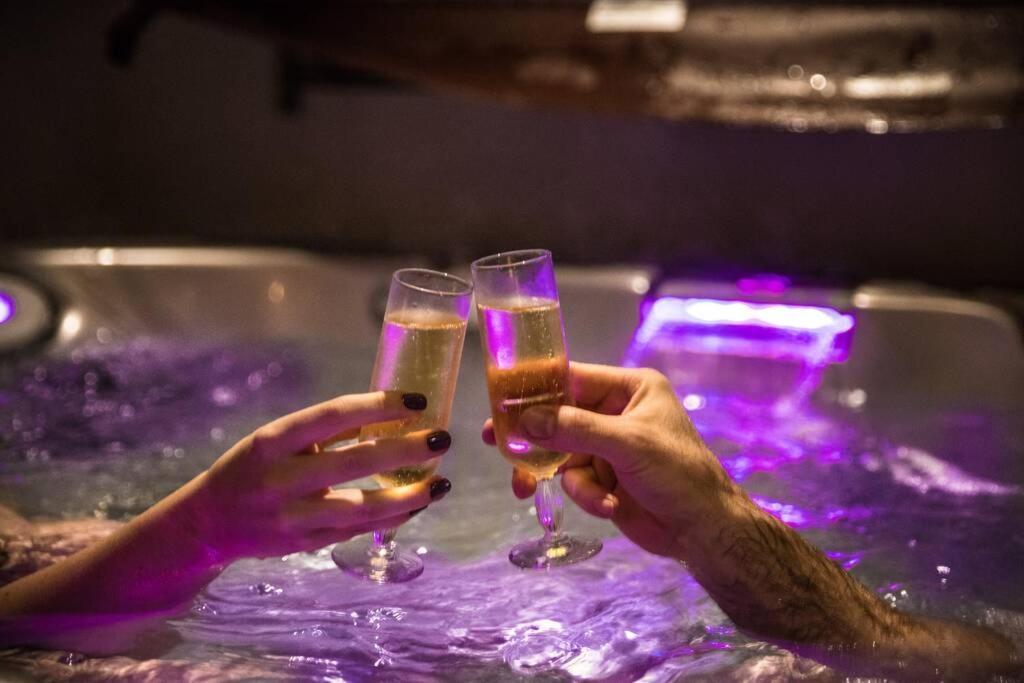 Les Spas Insolites - Le Spa Du Moulin แซ็งต์-จูเนียง ภายนอก รูปภาพ
